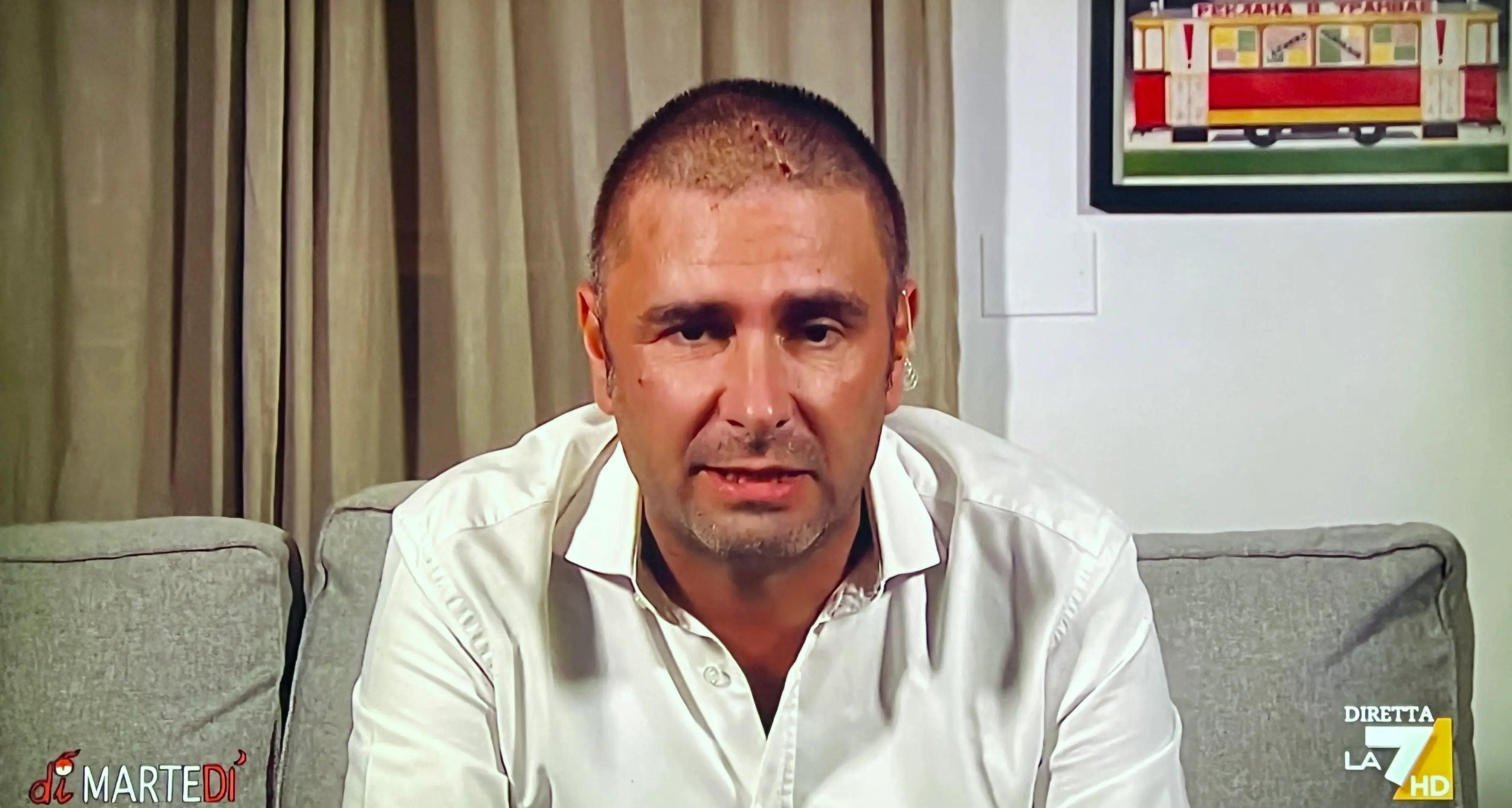 Di Battista: «Ho un tumore, ora devo curarmi». Poi boccia il campo largo: «Il Pd sull’Ucraina ha la stessa posizione di Meloni»\n