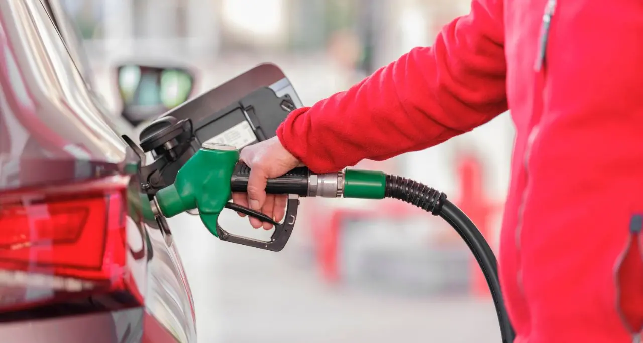 Tetto al prezzo di benzina e gasolio, i piccoli\u00A0distributori: «Non possiamo adeguarci al ribasso, così è insostenibile»\n