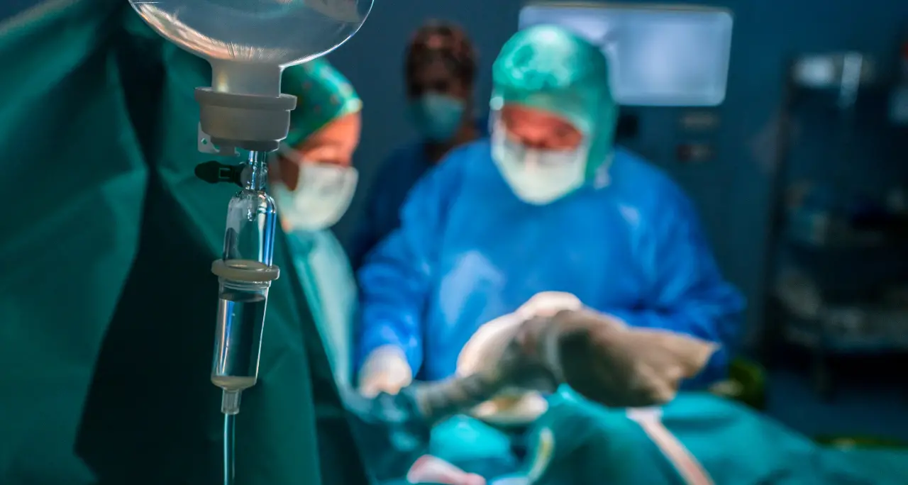 All’ospedale di Crotone intervento complesso salva la vita ad un giovane paziente di 170 chili dopo un grave incidente\n