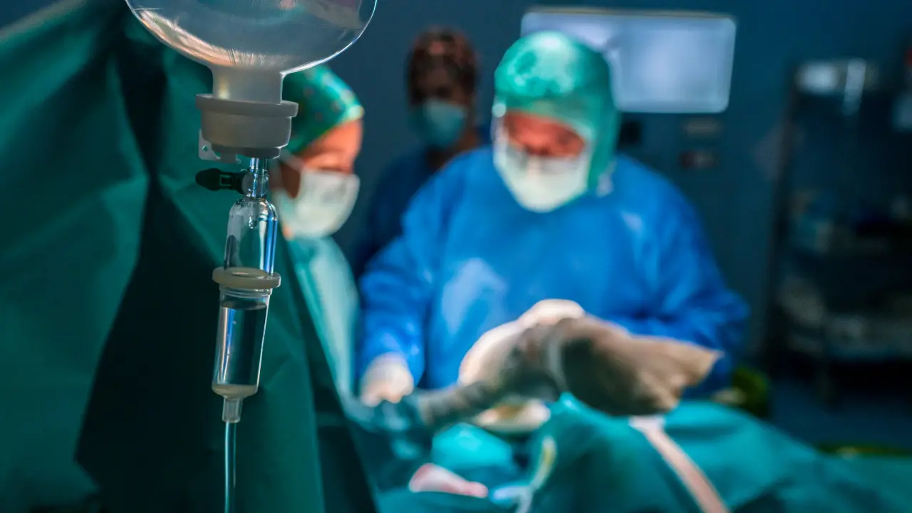All’ospedale di Crotone intervento complesso salva la vita ad un giovane paziente di 170 chili dopo un grave incidente\n