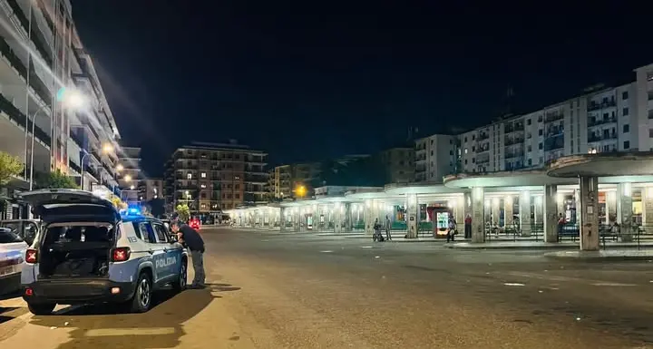 Cosenza, servizio “alto impatto” all’Autostazione: 200 persone identificate e un’espulsione\n