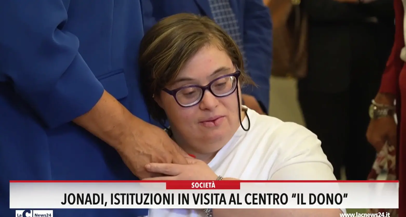 Jonadi, istituzioni in visita al centro il dono