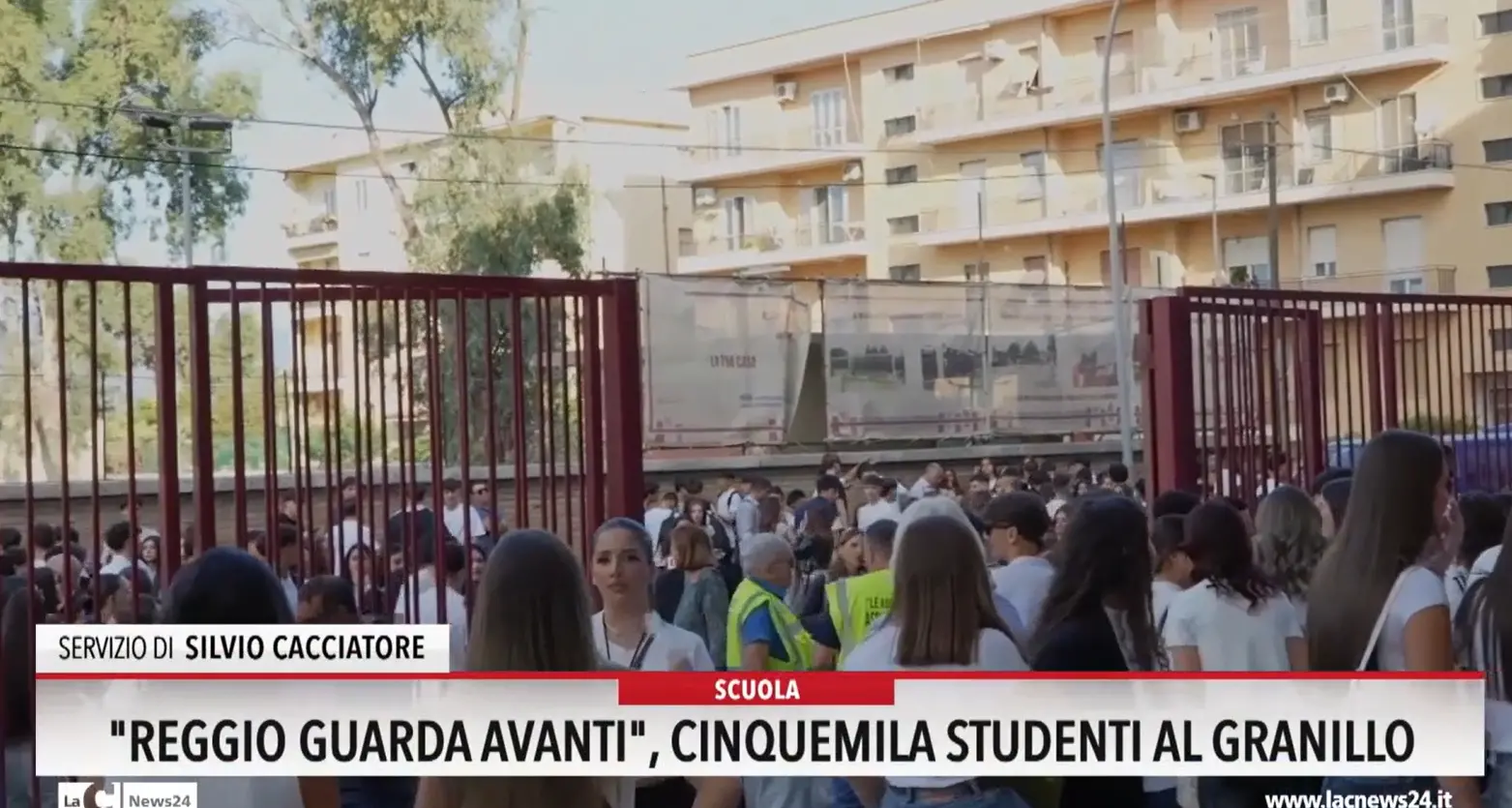 Reggio guarda avanti, cinquemila studenti al Granillo