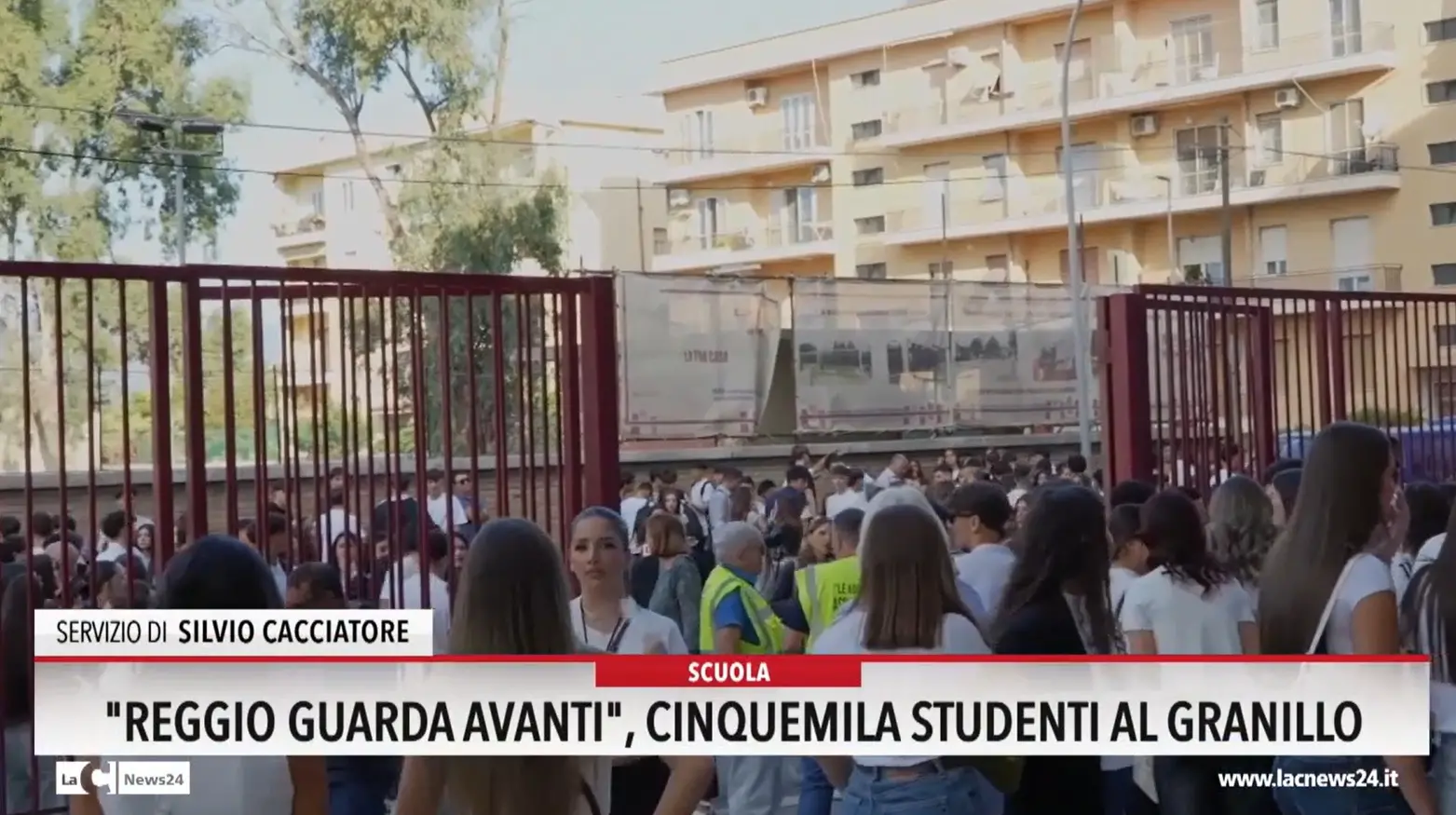 Reggio guarda avanti, cinquemila studenti al Granillo