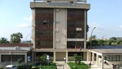 <p>Lamezia, il quattordicenne fermato per il presunto <span style=\"color:hsl(0, 75%, 60%);\">piano d’aggressione contro l'insegnante </span>sarà seguito dai Servizi sociali del comune</p>