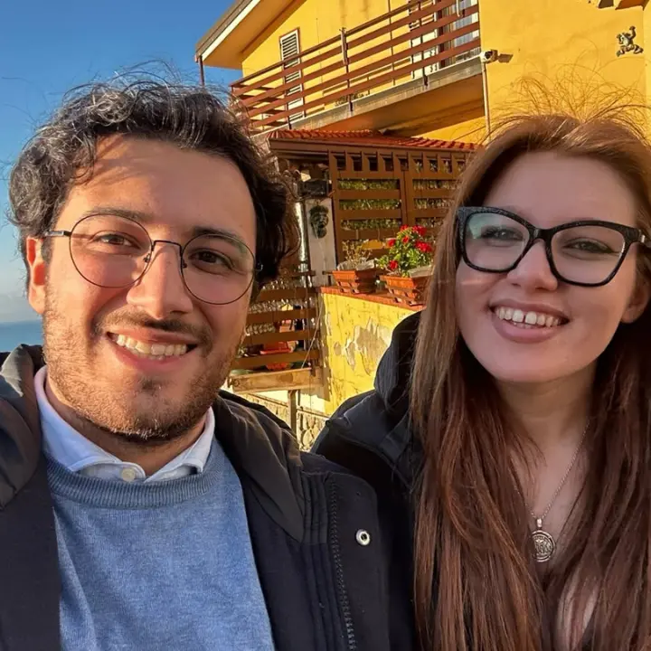 <p>Una penna per Lorenzo nel ricordo di Andrea Minasi: il toccante dono al fidanzato della 23enne di Vibo morta in un incidente</p>