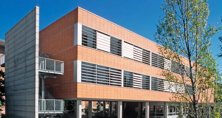 Ferrara, litiga con un ragazzo nel bagno del liceo: 14enne ferito con un coltello\n