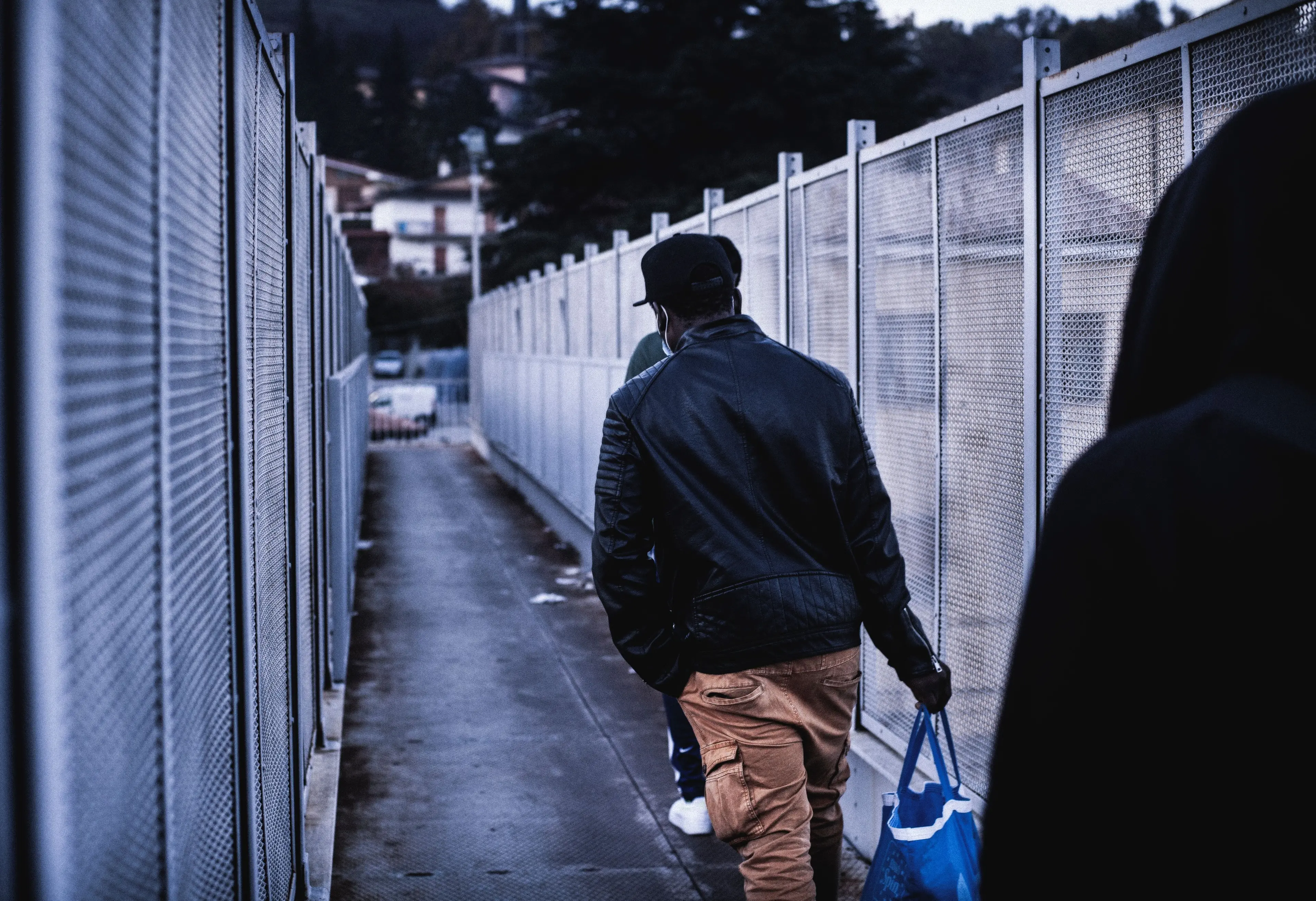 Migranti, Piantedosi: «Avviate le procedure per la realizzazione di sei nuovi Cpr». Uno sarà in Calabria\n