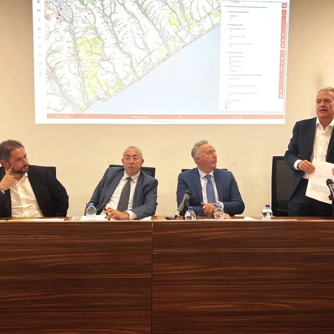 Dissesto idrogeologico in Calabria, Regione e sindaci fanno il punto: focus su corsi d’acqua e prevenzione\n