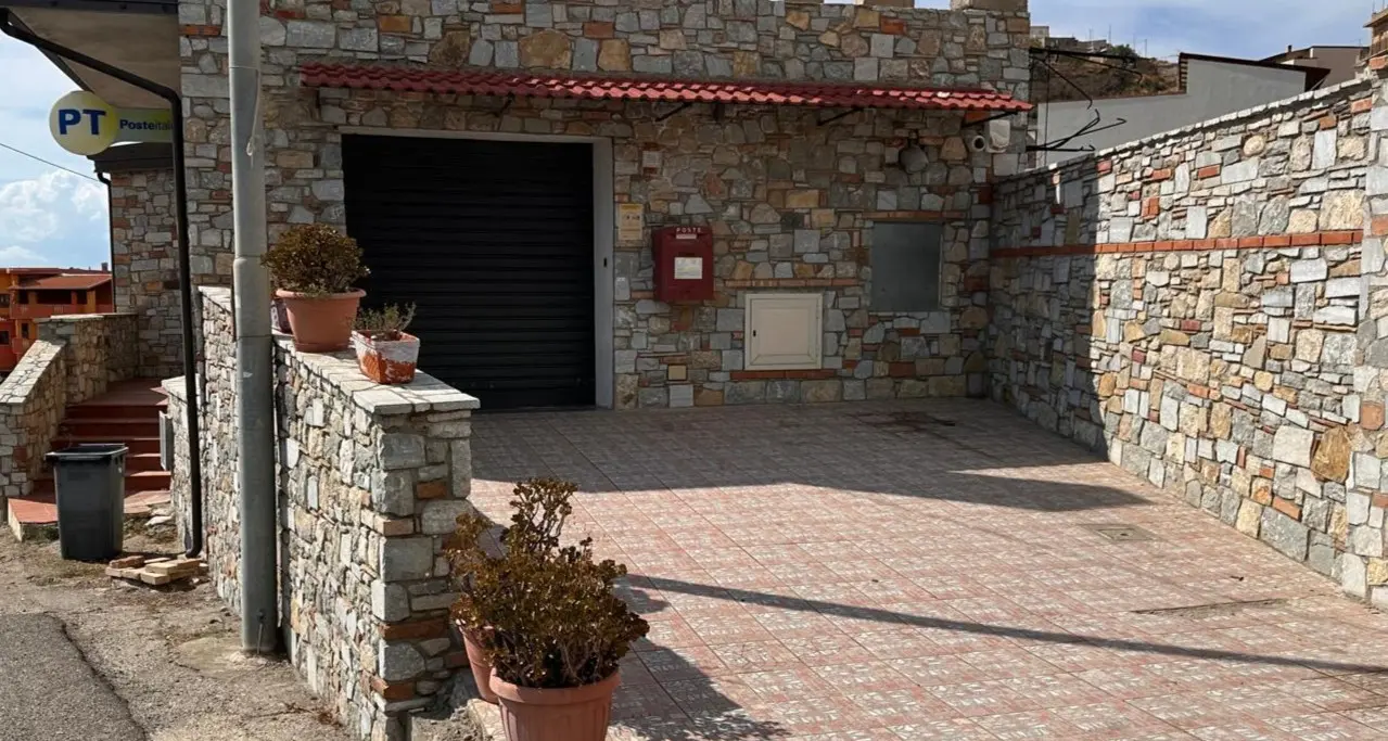 Sportello Atm Poste non ripristinato\u00A0a Motta San Giovanni, il sindaco Verduci diffida la società