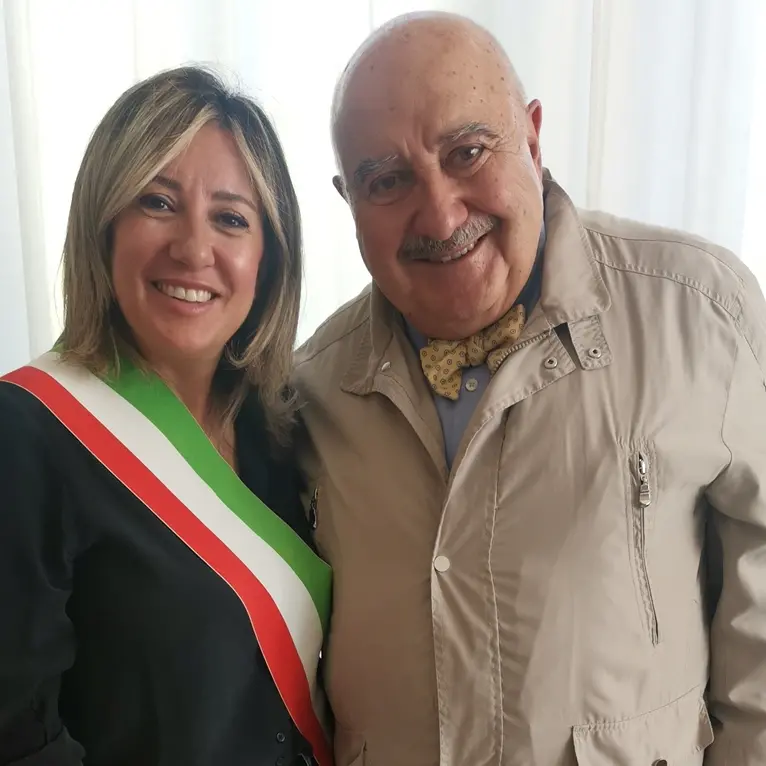 La società\u00A0italiana di neurochirurgia ha premiato il professore Vincenzo Albanese con una medaglia alla carriera, il\u00A0plauso del sindaco\u00A0Fragomeni\n
