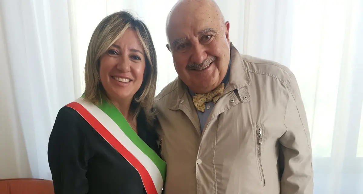 La società\u00A0italiana di neurochirurgia ha premiato il professore Vincenzo Albanese con una medaglia alla carriera, il\u00A0plauso del sindaco\u00A0Fragomeni\n