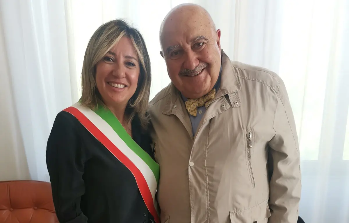 La società\u00A0italiana di neurochirurgia ha premiato il professore Vincenzo Albanese con una medaglia alla carriera, il\u00A0plauso del sindaco\u00A0Fragomeni\n