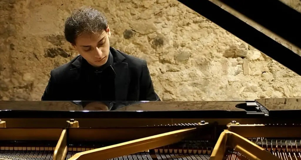 Dal diploma con lode al recital a Vibo: Giulio Scalise porta Beethoven, Chopin, Liszt e Gershwin sul palco del Conservatorio\n