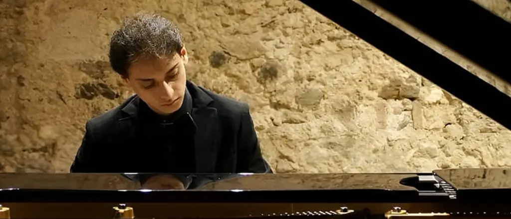 Dal diploma con lode al recital a Vibo: Giulio Scalise porta Beethoven, Chopin, Liszt e Gershwin sul palco del Conservatorio\n