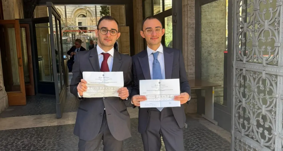 Varapodio, due gemelli diventano magistrati\u00A0nello stesso giorno: Angelo e Domenico Patera coronano insieme il loro sogno\n