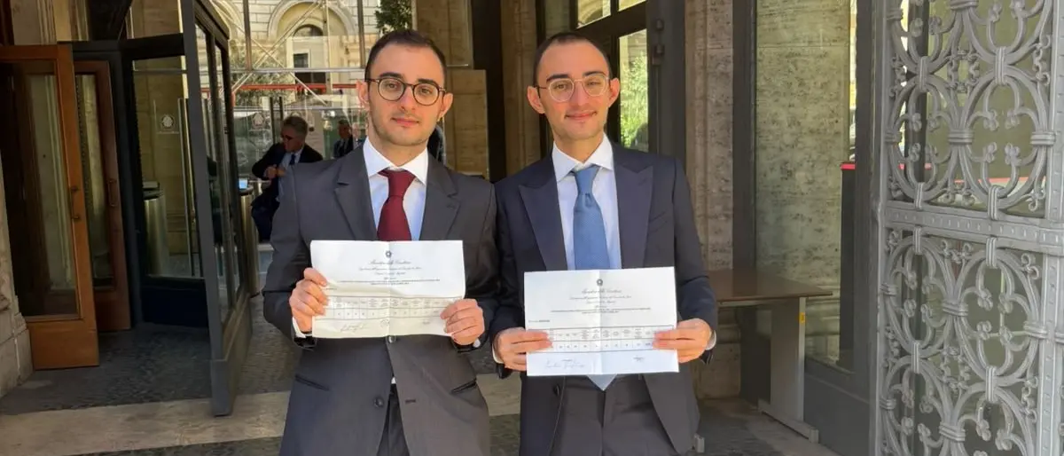 Varapodio, due gemelli diventano magistrati\u00A0nello stesso giorno: Angelo e Domenico Patera coronano insieme il loro sogno\n