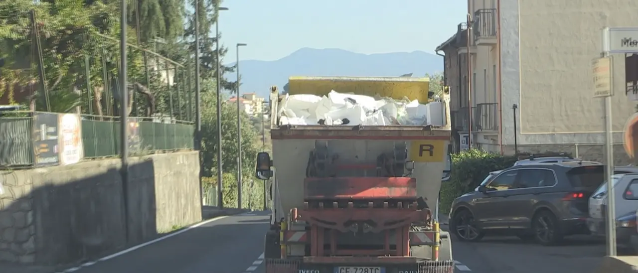 Sommersi dalla plastica, anche in Calabria il sistema di raccolta rischia di incepparsi –\u00A0VIDEO\n