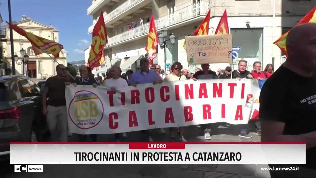 Tirocinanti in protesta a Catanzaro