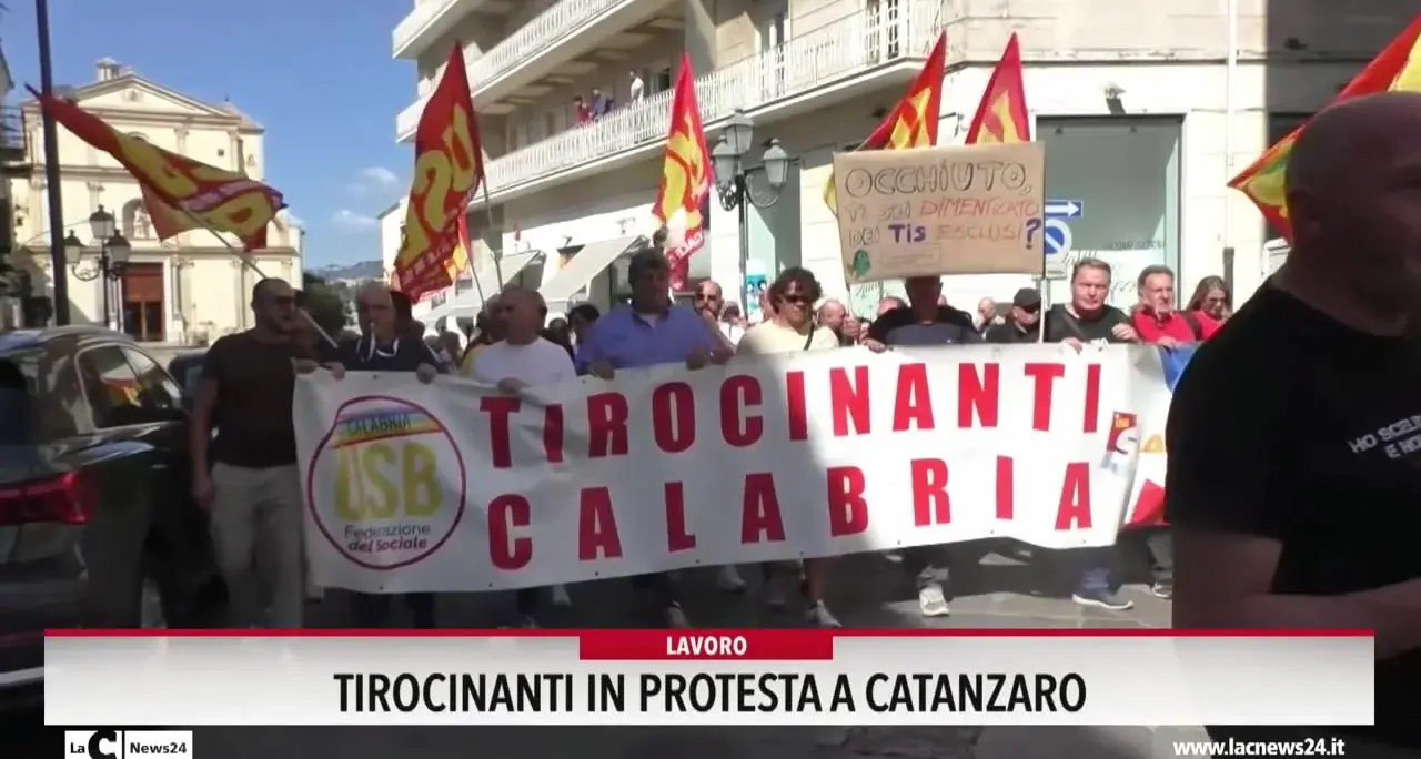 Tirocinanti in protesta a Catanzaro