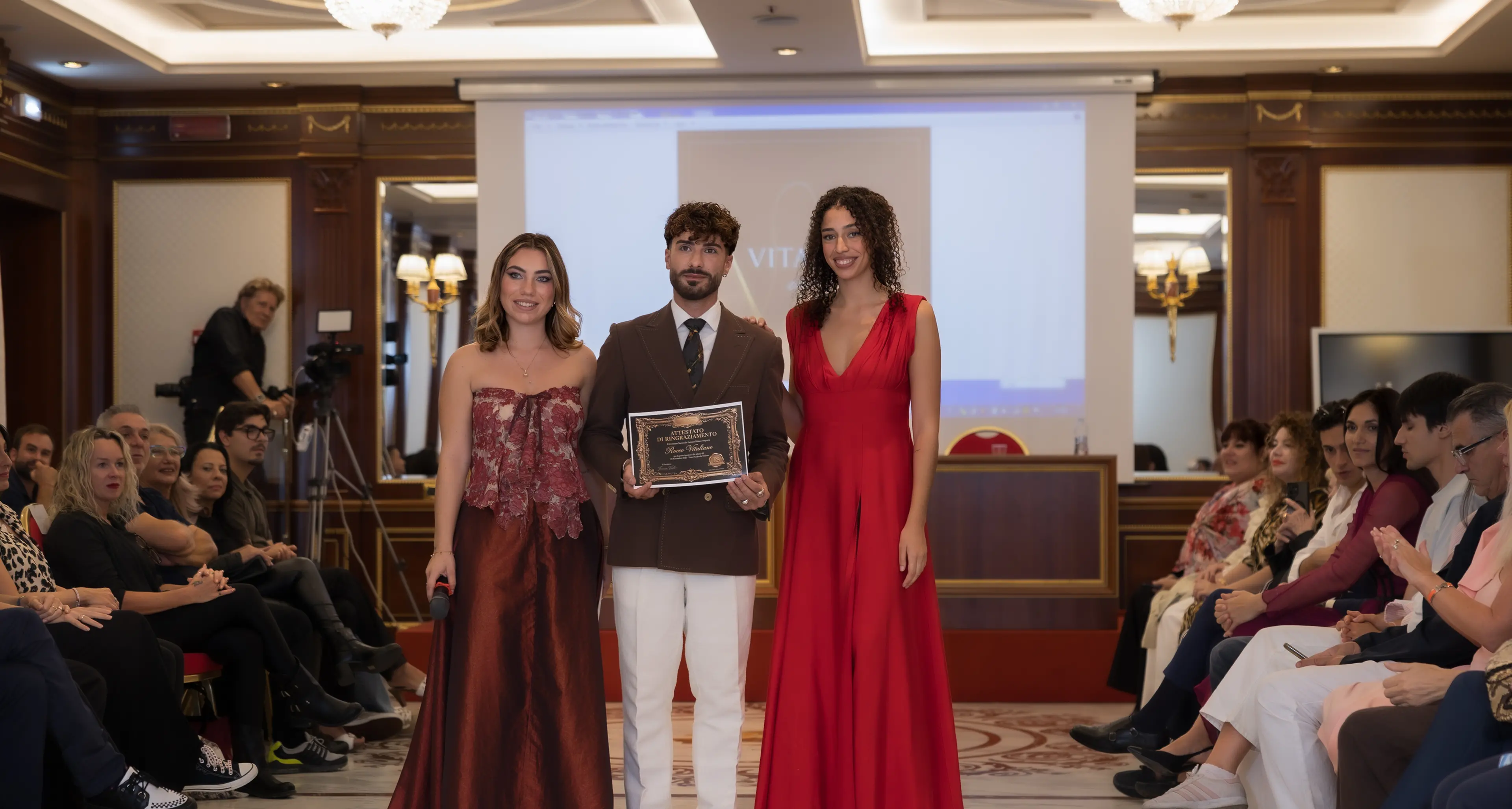 Da Girifalco alla Milano Fashion Week: lo stilista Rocco Vitaliano porta la Calabria nella capitale italiana della moda\n