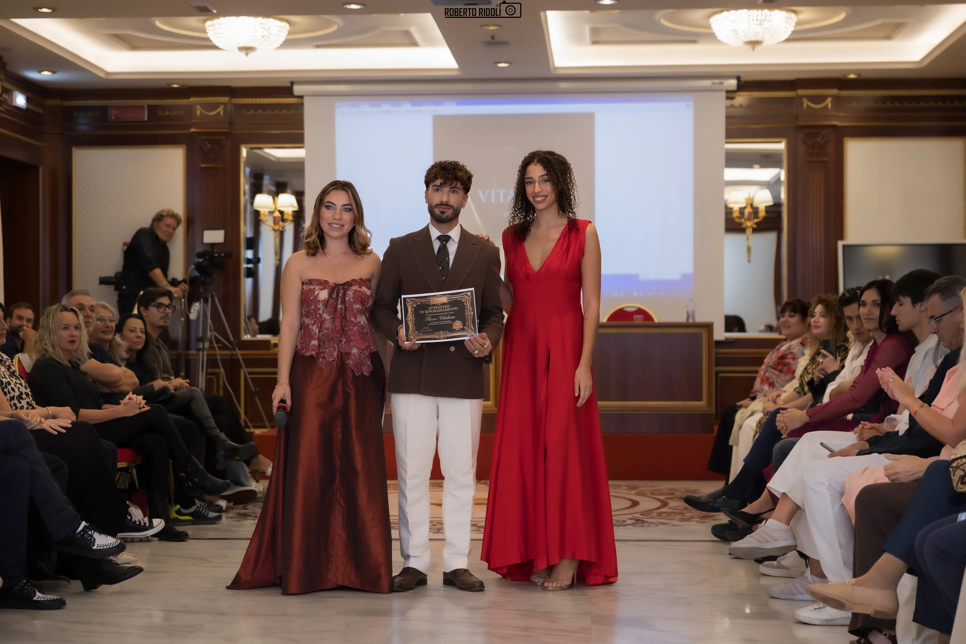 Da Girifalco alla Milano Fashion Week: lo stilista Rocco Vitaliano porta la Calabria nella capitale italiana della moda\n