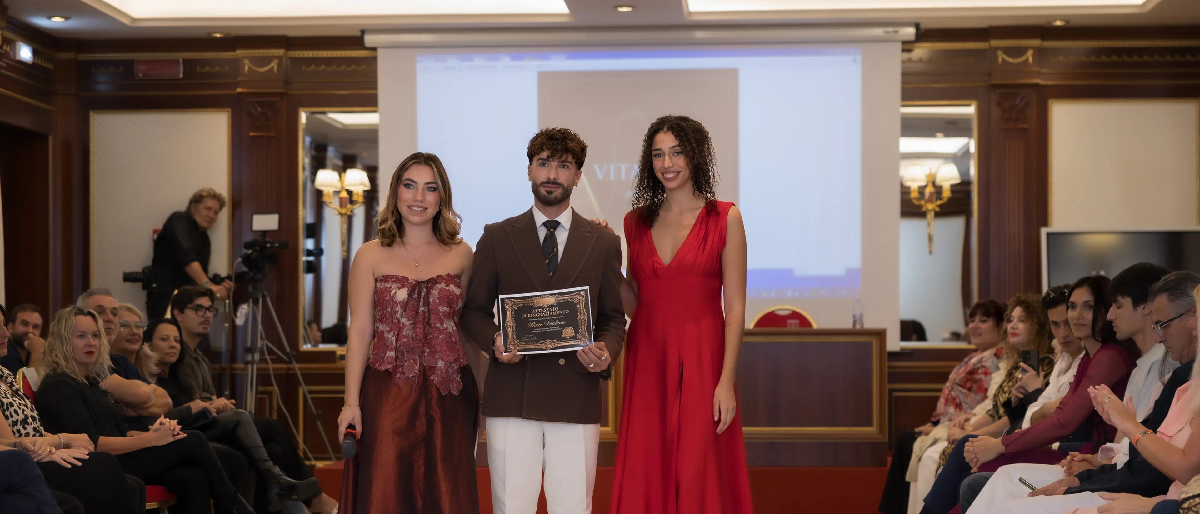 Da Girifalco alla Milano Fashion Week: lo stilista Rocco Vitaliano porta la Calabria nella capitale italiana della moda\n