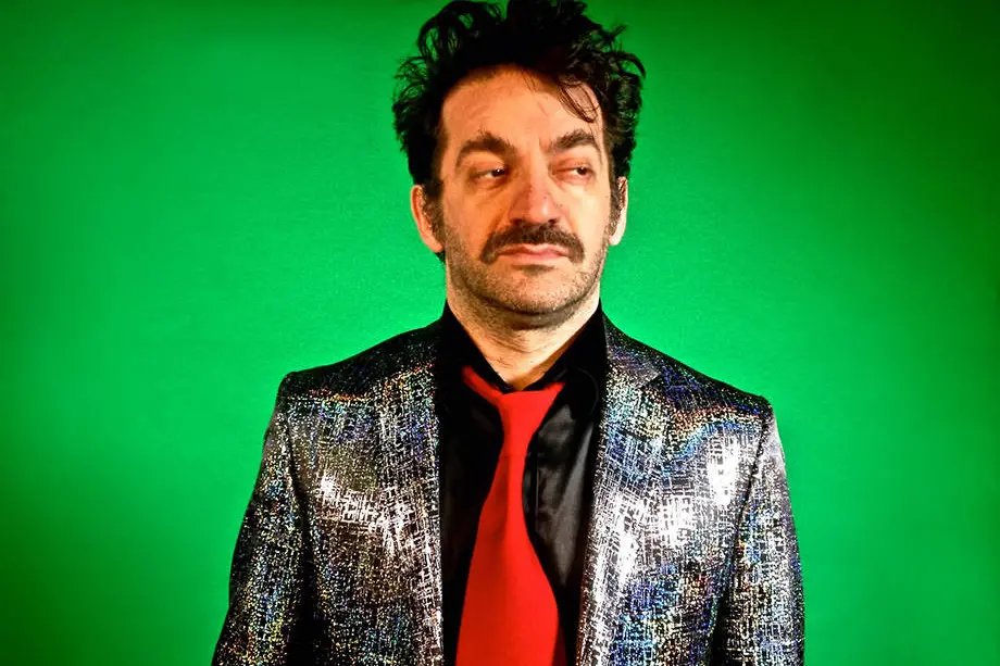 Peppe Voltarelli torna a Reggio, la canzone d’autore incontra le sonorità corali nel weekend del Balenando in Burrasca\n