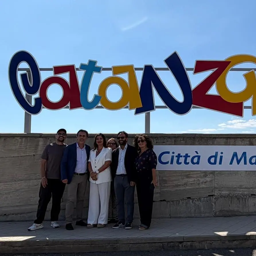 Un’installazione per convincere tutti che Catanzaro è una città di mare