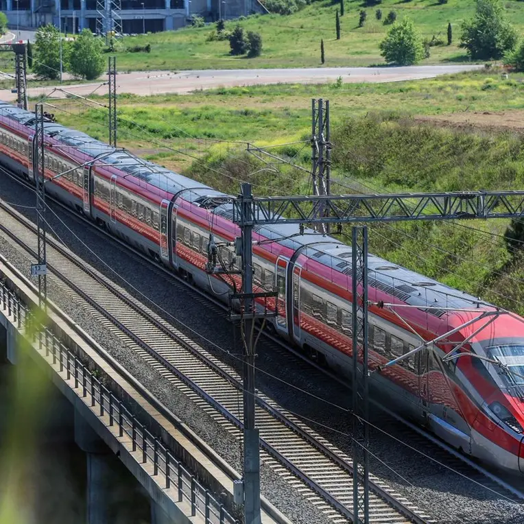 <p>Frecciarossa travolse cavi caduti lungo la linea tirrenica, pronto un esposto: «Dubbi sulla manutenzione»</p>