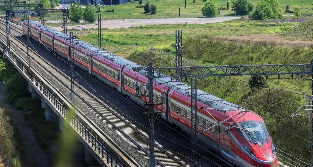 Frecciarossa travolse cavi caduti lungo la\u00A0linea tirrenica, l’Associazione Acu\u00A0prepara un esposto: «Dubbi sulla manutenzione»\n