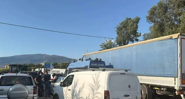 Agricoltori in protesta in Calabria: dopo la mattinata di tensioni a Pizzo, disagi e code a Lamezia\n