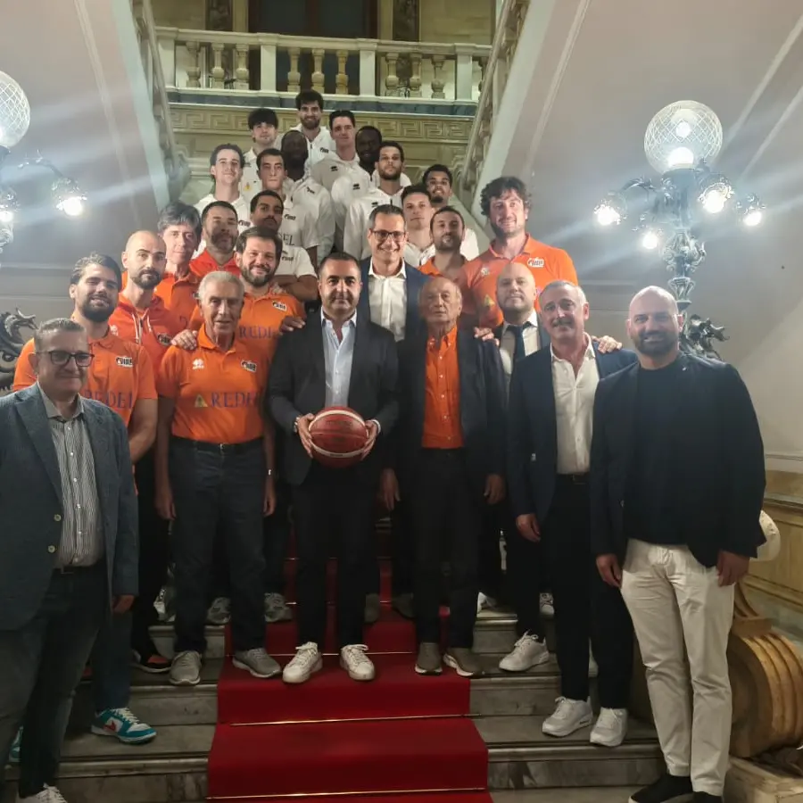<p>Basket, a Reggio la presentazione della Viola. Laganà: «Vogliamo andare il più in alto possibile»</p>