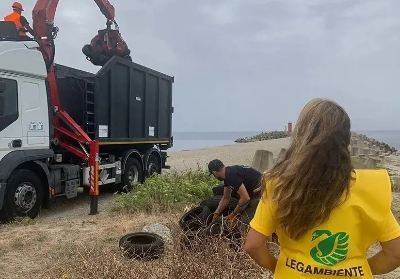San Ferdinando\u00A0diventa “Il Villaggio del Mare Pulito” grazie a Legambiente e Cri\u00A0\n