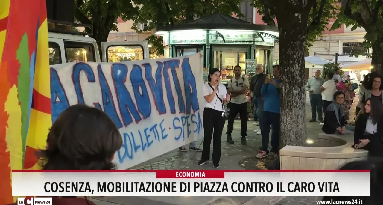 Cosenza, mobilitazione di piazza contro il caro vita