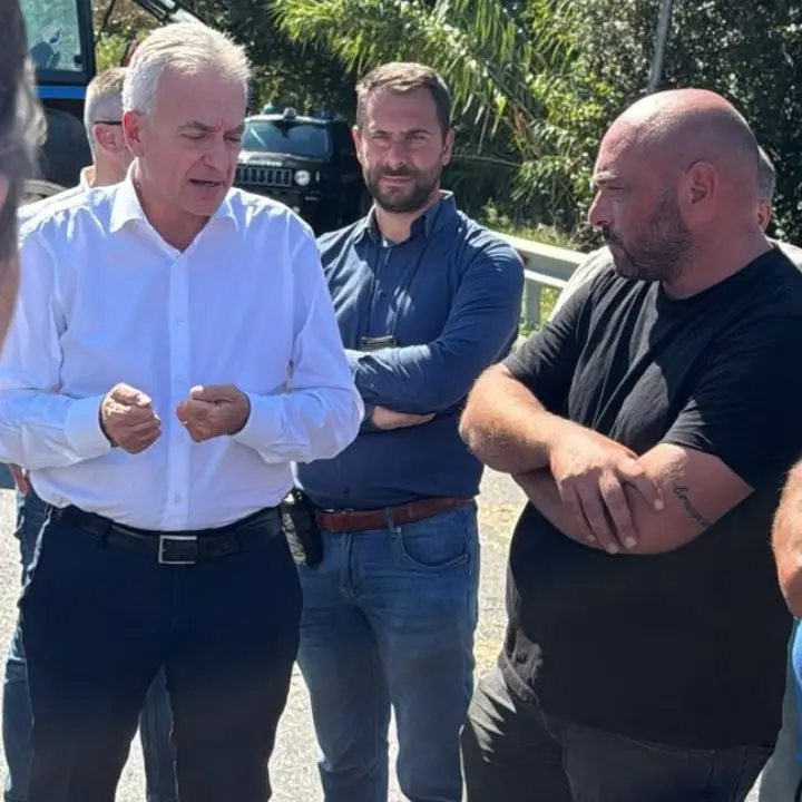 Gallo incontra gli agricoltori in protesta a Spezzano: «Cercheremo di dare risposte concrete»\n