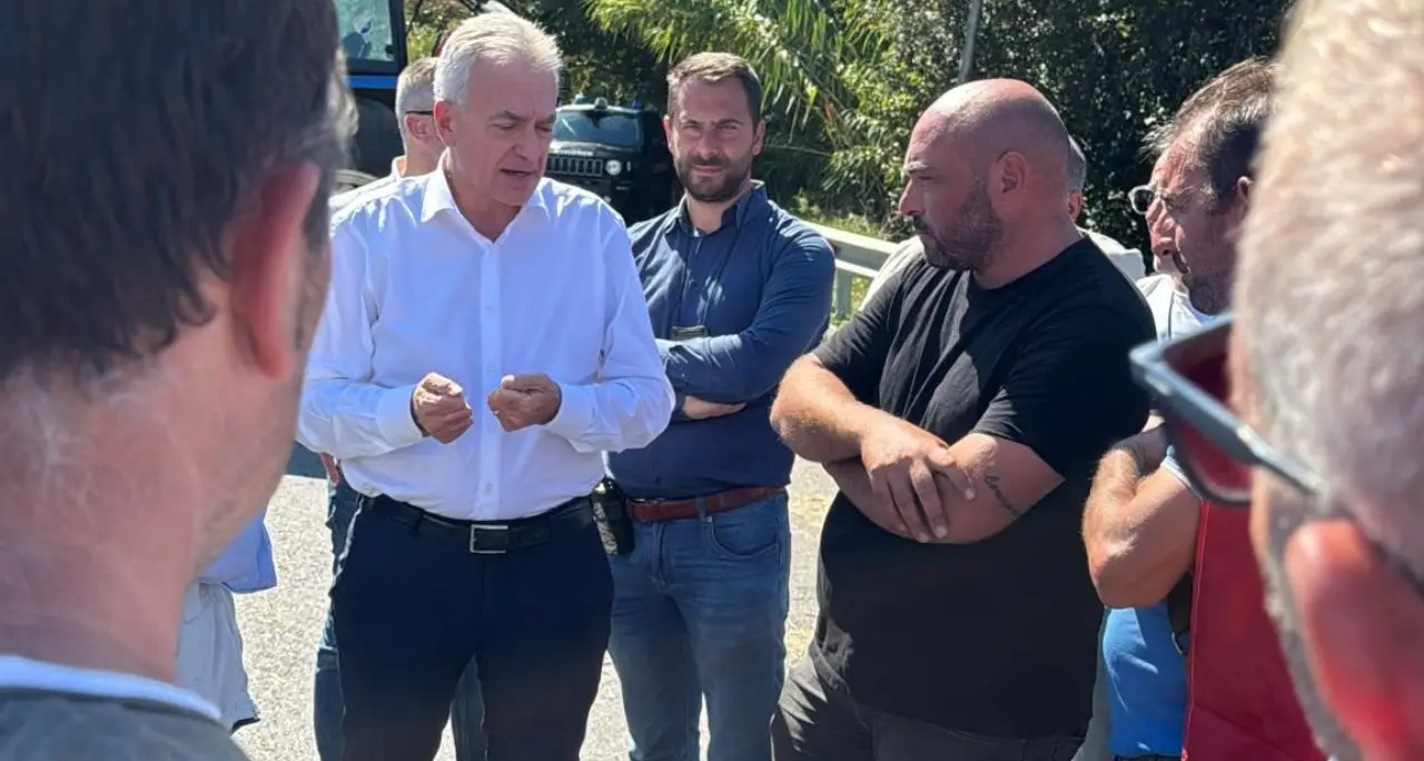 Gallo incontra gli agricoltori in protesta a Spezzano: «Cercheremo di dare risposte concrete»\n