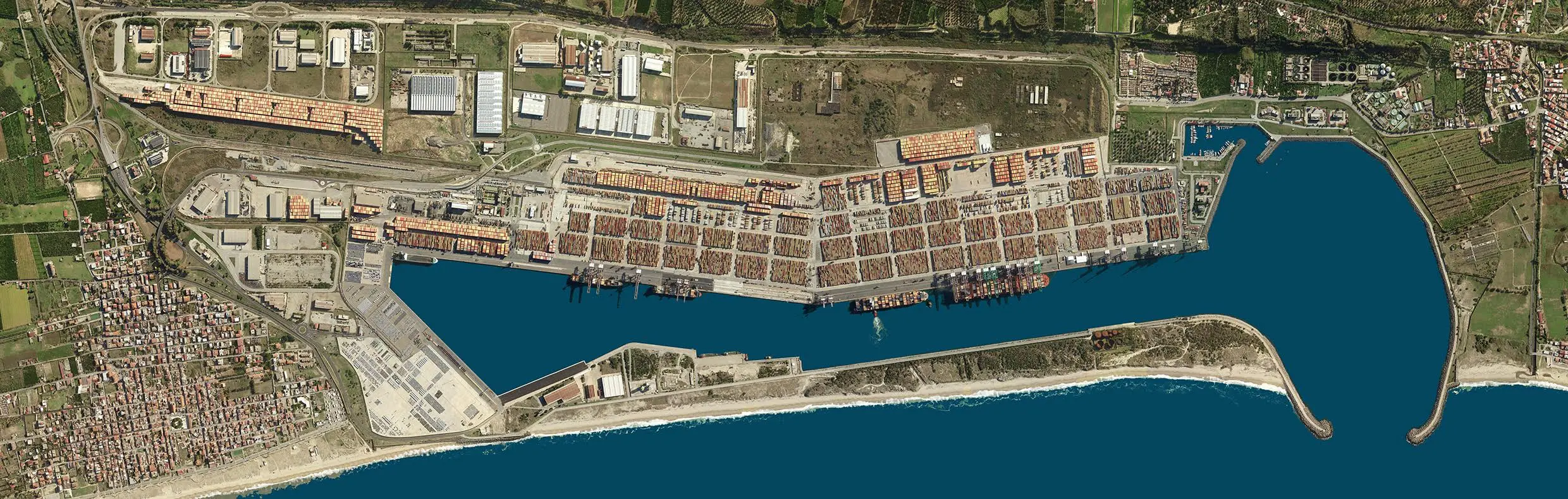 Porto di Gioia Tauro, avanti su dragaggio e cold ironing: nuovi investimenti per competitività e sostenibilità\n