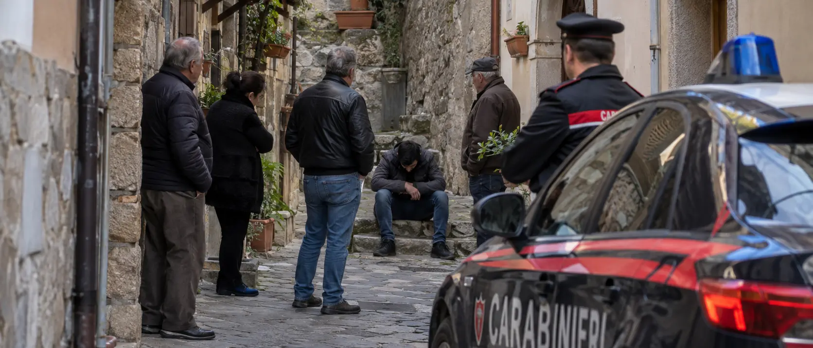 Furto in casa a Nardodipace, il paese si mobilita: inseguimento nei vicoli e due uomini consegnati ai carabinieri\n