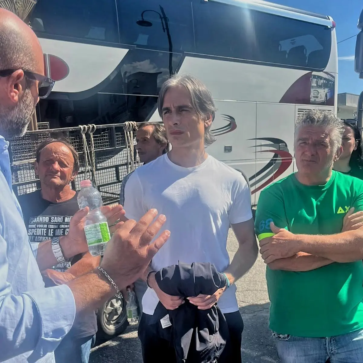 Falcomatà a Davoli al fianco dei lavoratori in protesta: «La Calabria che produce non ce la fa più»\n\n\n