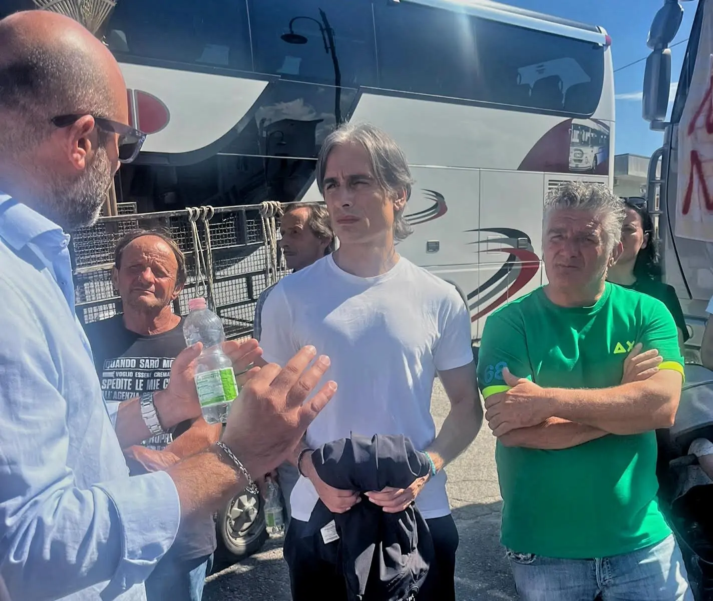 Falcomatà a Davoli al fianco dei lavoratori in protesta: «La Calabria che produce non ce la fa più»\n\n\n