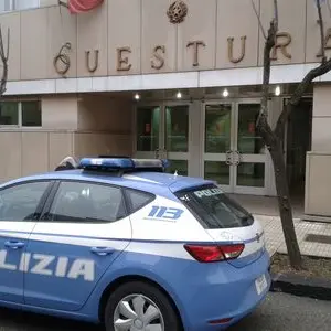 Cosenza, minaccia di far esplodere la bombola del gas e di buttarsi dal balcone\n