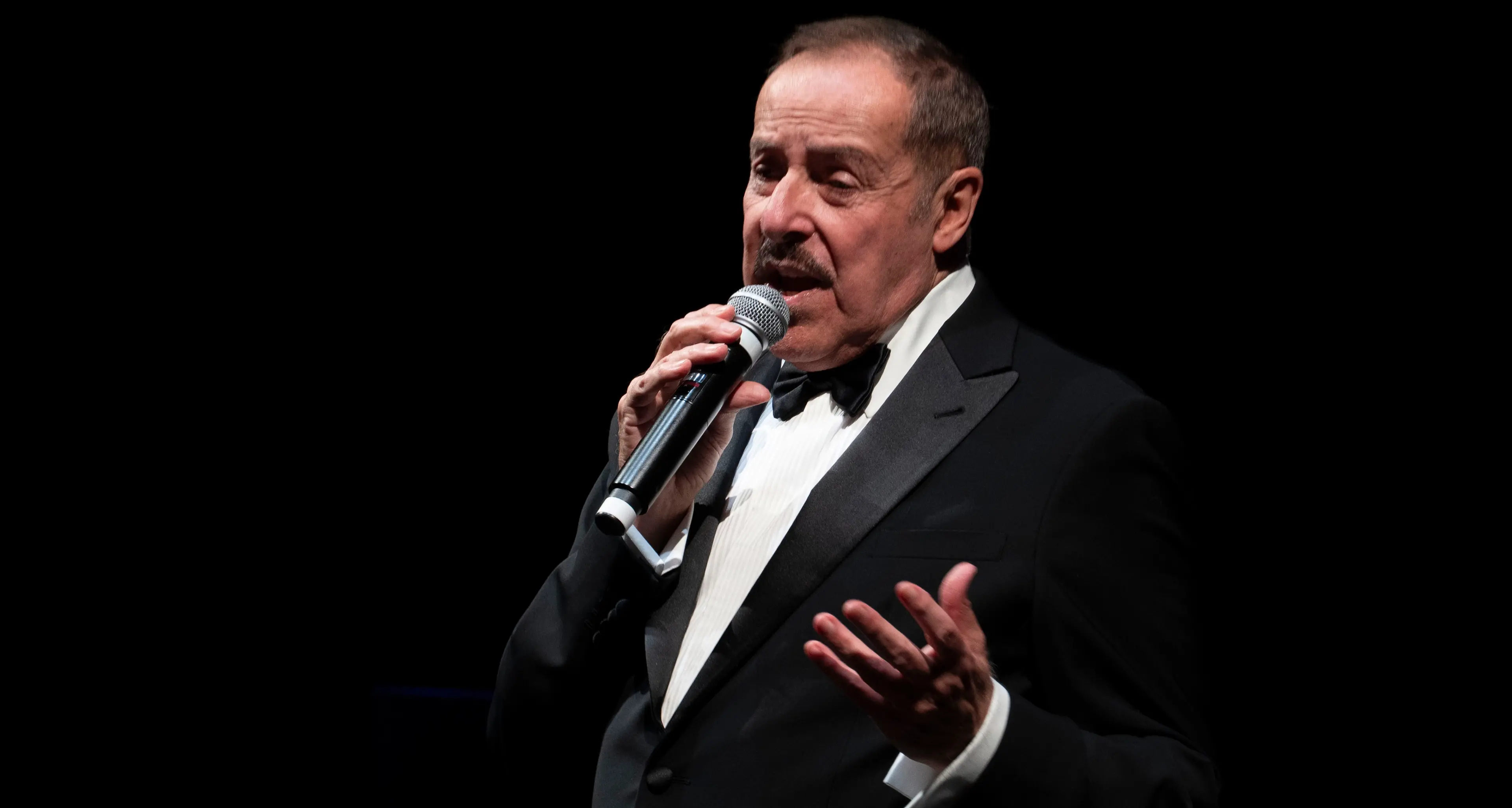 Vibo, corsa ai biglietti per Massimo Lopez: il Teatro comunale a un passo dal tutto esaurito\n