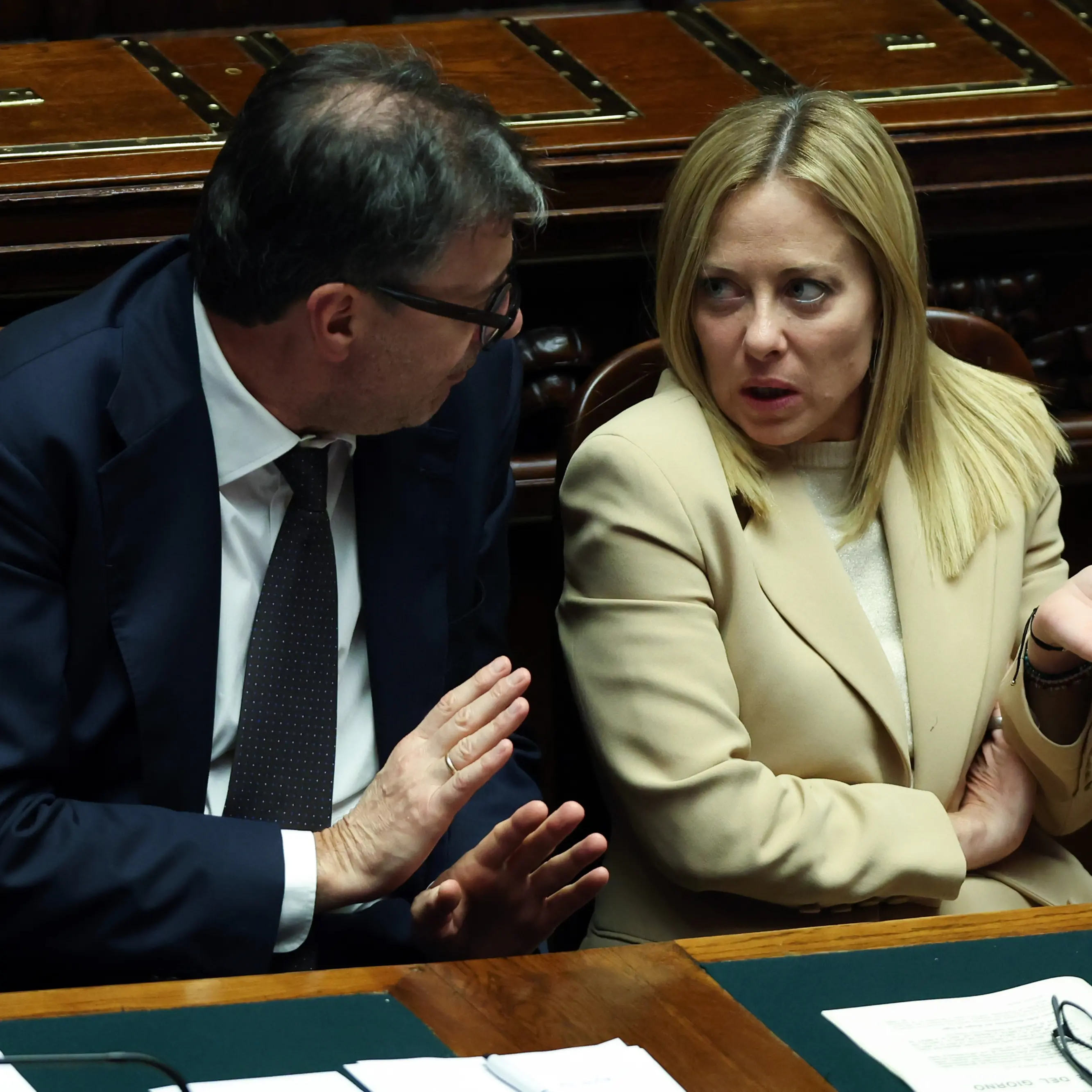 Manovra 2027, meno spazio per le armi mentre Giorgetti cerca di frenare le richieste elettorali degli alleati\n