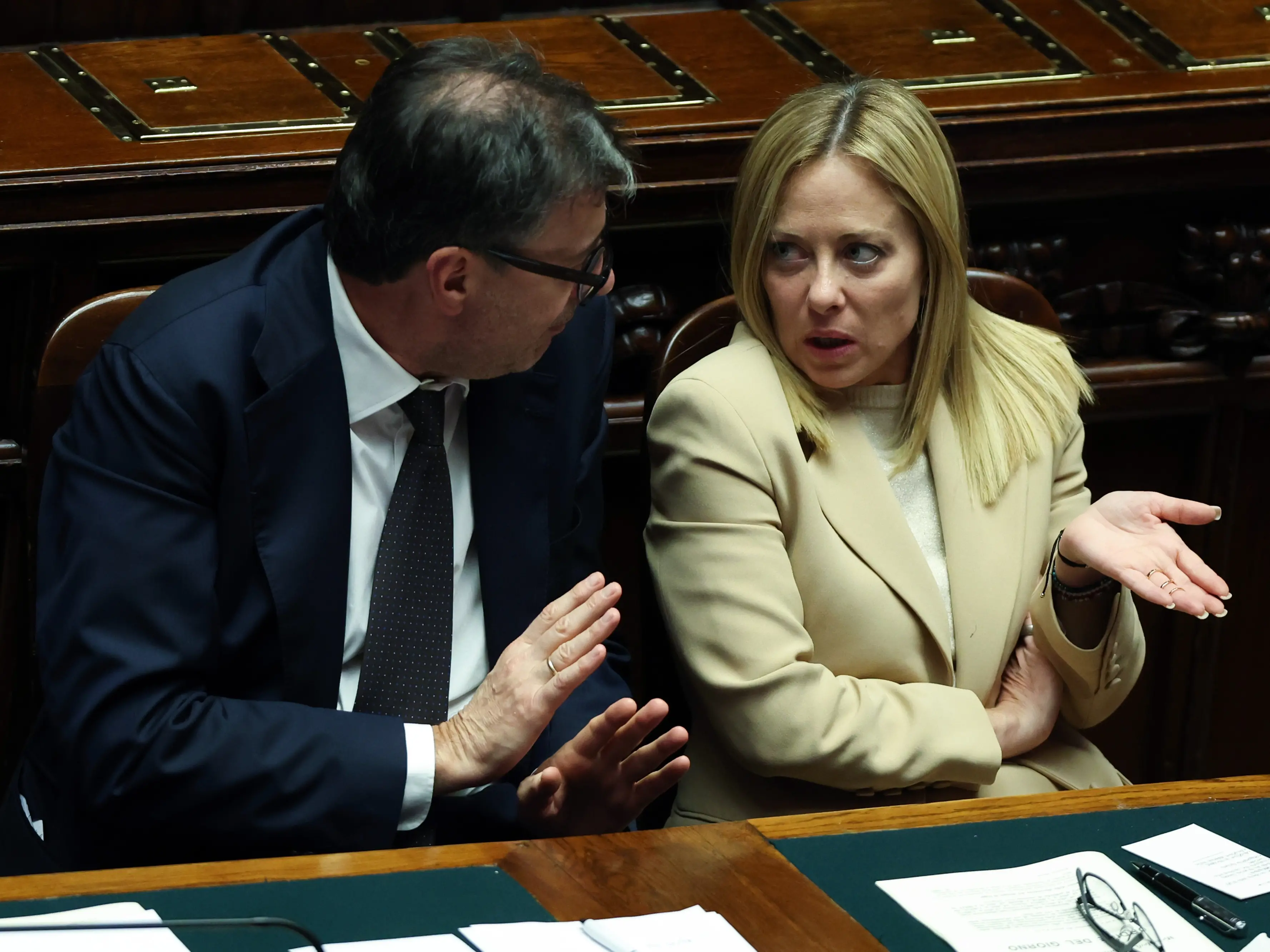 Manovra 2027, meno spazio per le armi mentre Giorgetti cerca di frenare le richieste elettorali degli alleati