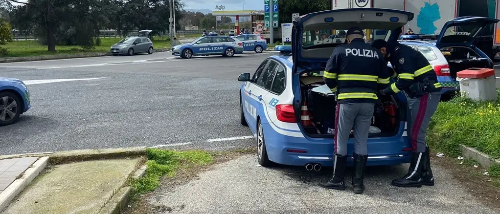 Bloccato dalla Polizia stradale un camionista ubriaco che seminava\u00A0panico sulla\u00A0A2 nel tratto tra Mileto e Rosarno\n