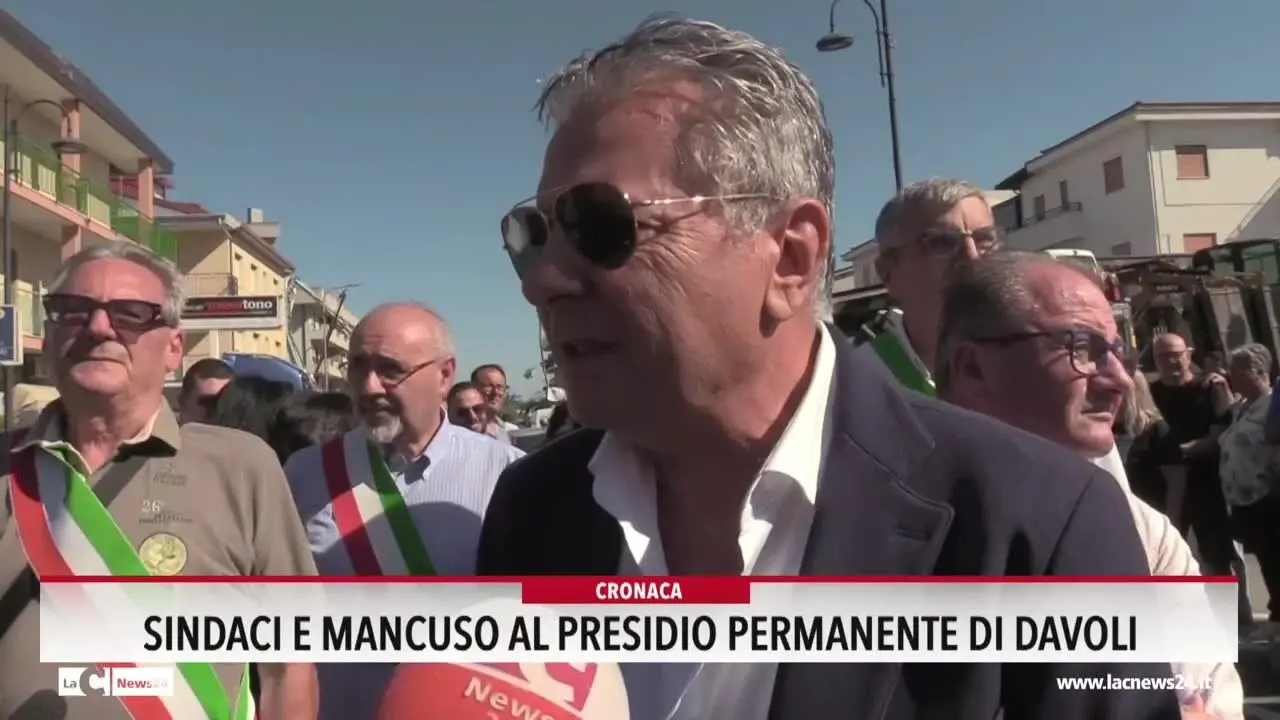Sindaci e Mancuso al presidio permanente di Davoli