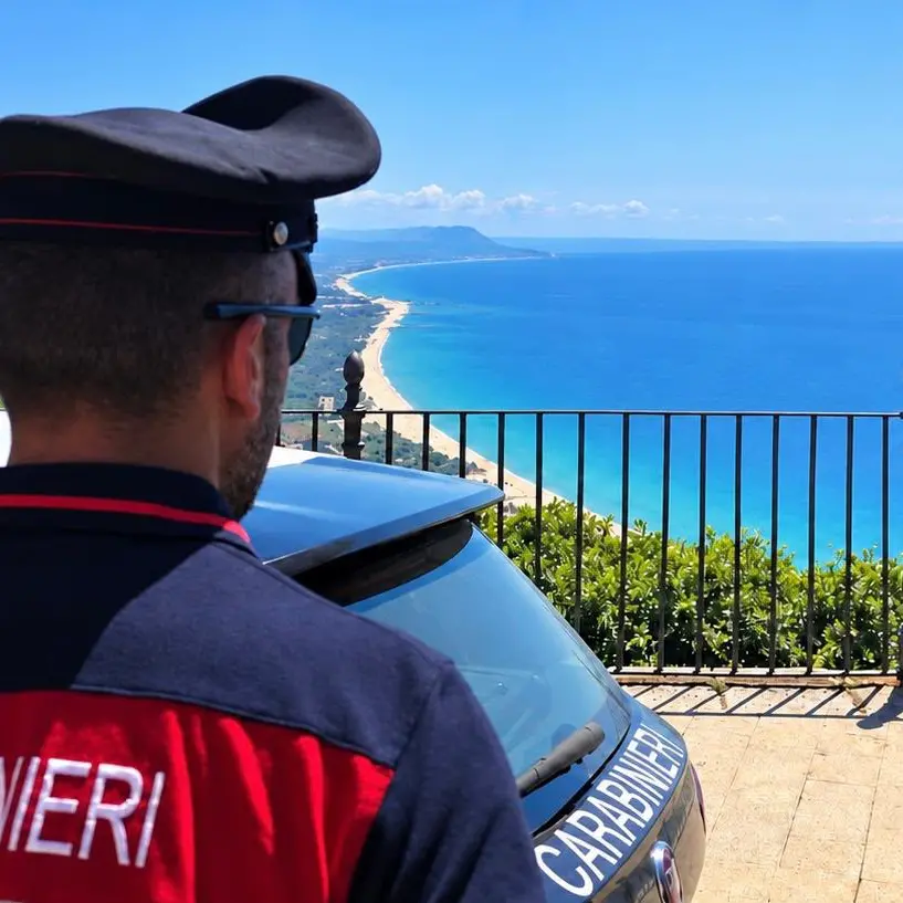 Nicotera, pedinamenti e minacce social all’ex compagna: divieto di avvicinamento e braccialetto elettronico\n