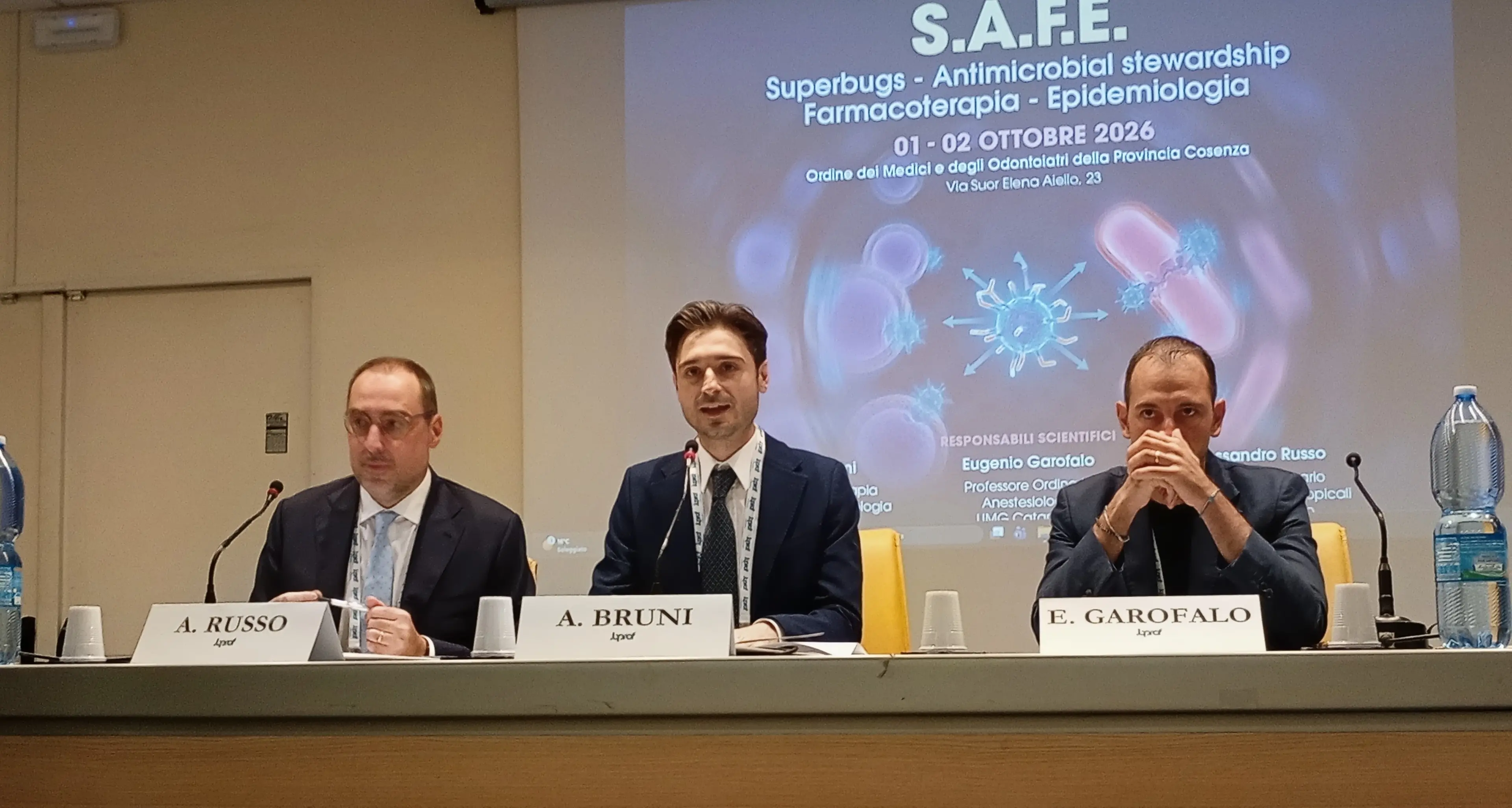 Superbugs, a Cosenza il congresso Safe: «Non bastano nuovi antibiotici, serve governare i processi di cura»\n