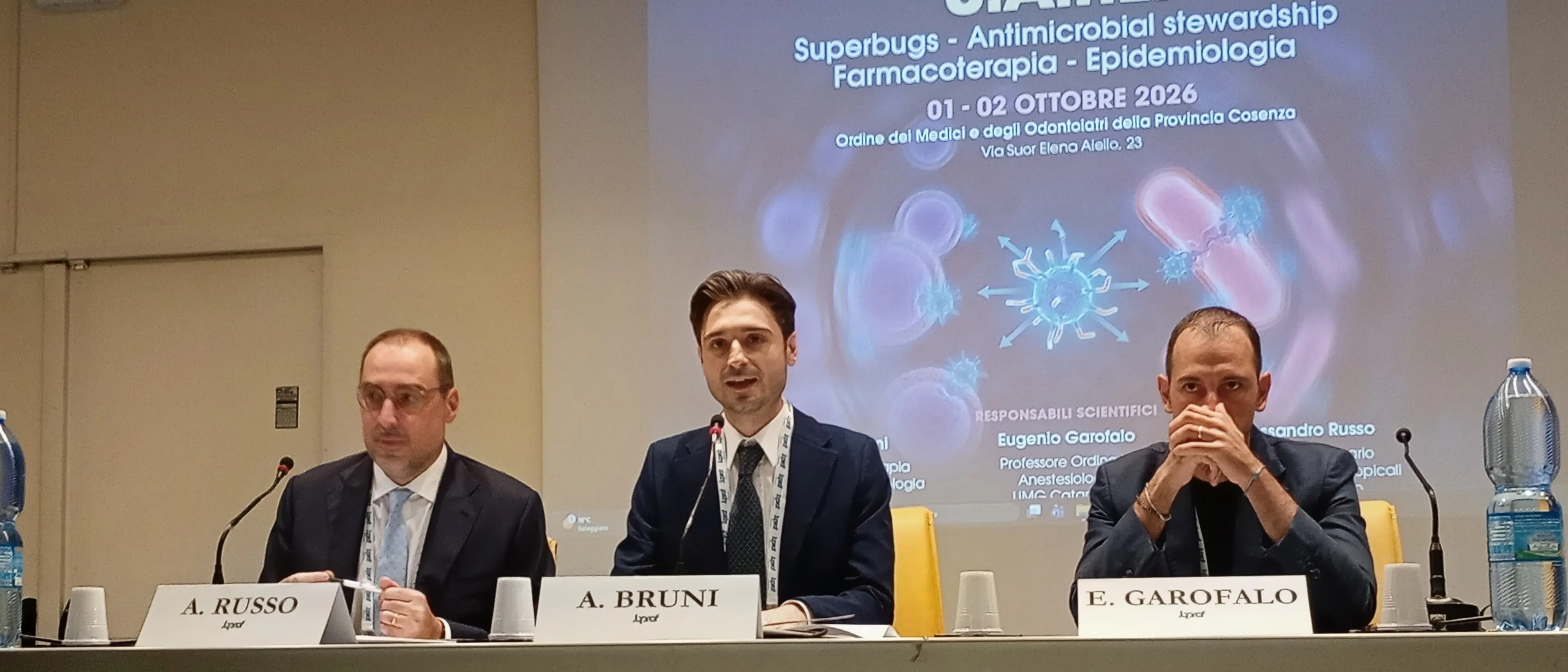 Superbugs, a Cosenza il congresso Safe: «Non bastano nuovi antibiotici, serve governare i processi di cura»\n